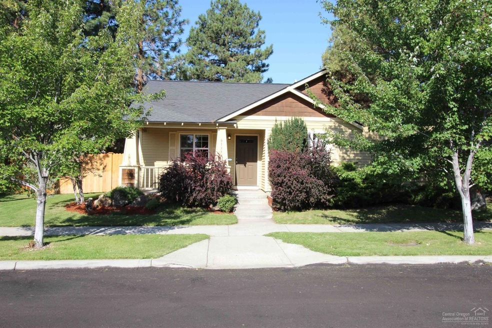 61333 Fairfield Dr, Bend, OR 97702 - photo 1