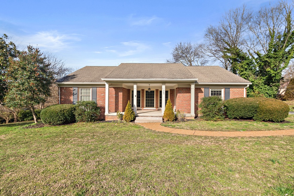 505 Oakwood Dr, Columbia, TN 38401 - photo 1