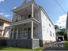 Front view w/nice porches