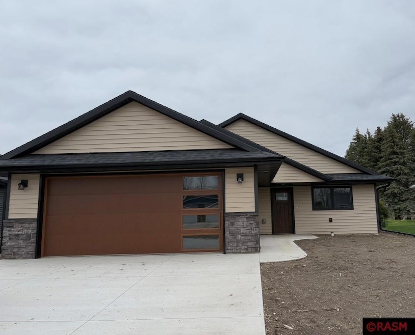 2304 Lake Ave, New Ulm, MN 56073 - photo 1