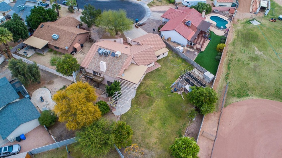 Huge 1/3 acre  lot!