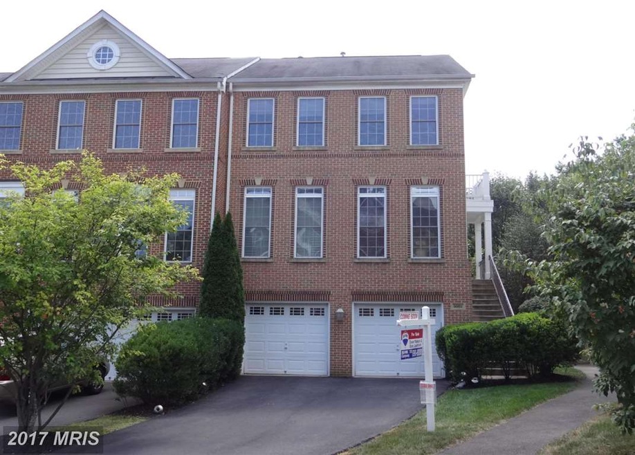 9963 Cyrandall Dr, Oakton, VA 22124 - photo 1