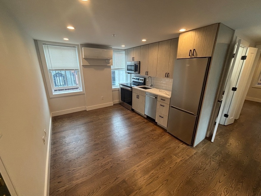 366 Hanover St unit 9, Boston, MA 02113 - photo 1