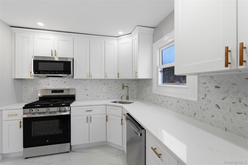 792 Glendale Rd, West Babylon, NY 11704 - photo 1