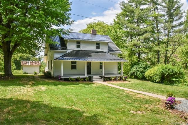 Beautifully renovated 1918 Farmhouse