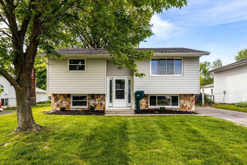 1755 Brookfield Square N, Columbus, OH 43229 - photo 1