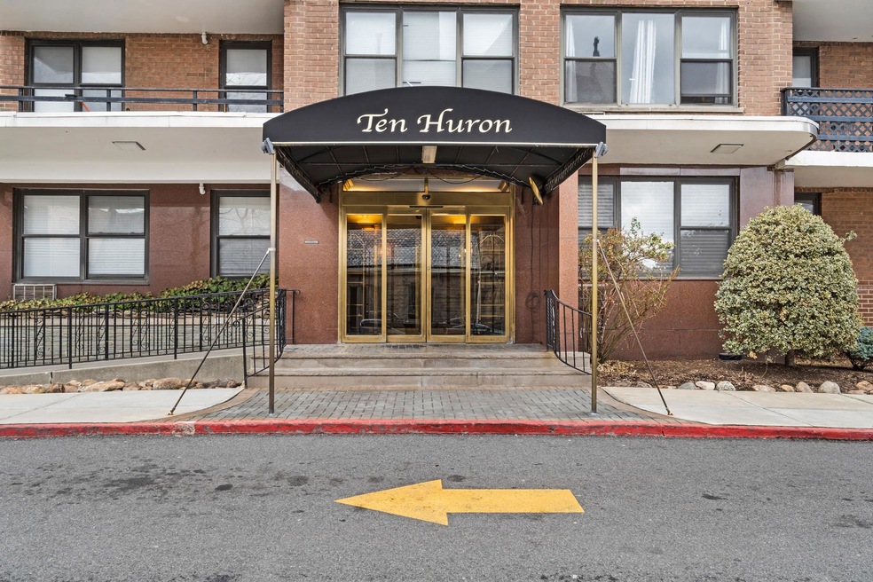 10 Huron Ave unit 1K, Jersey City, NJ 07306 - photo 1