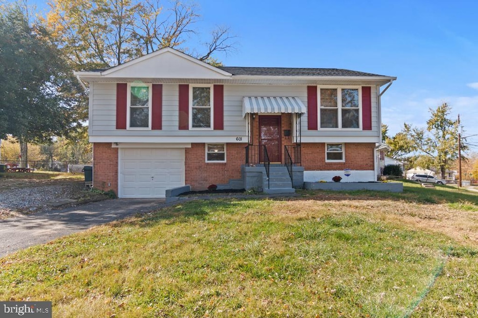 601 Sisalbed Ct, Capitol Heights, MD 20743 - photo 1