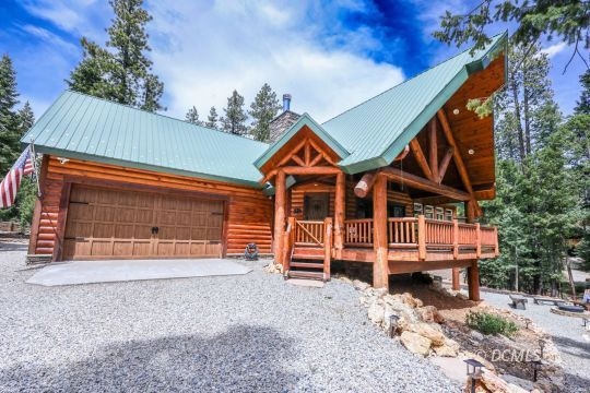 Stunning Duck Creek Pines Chalet