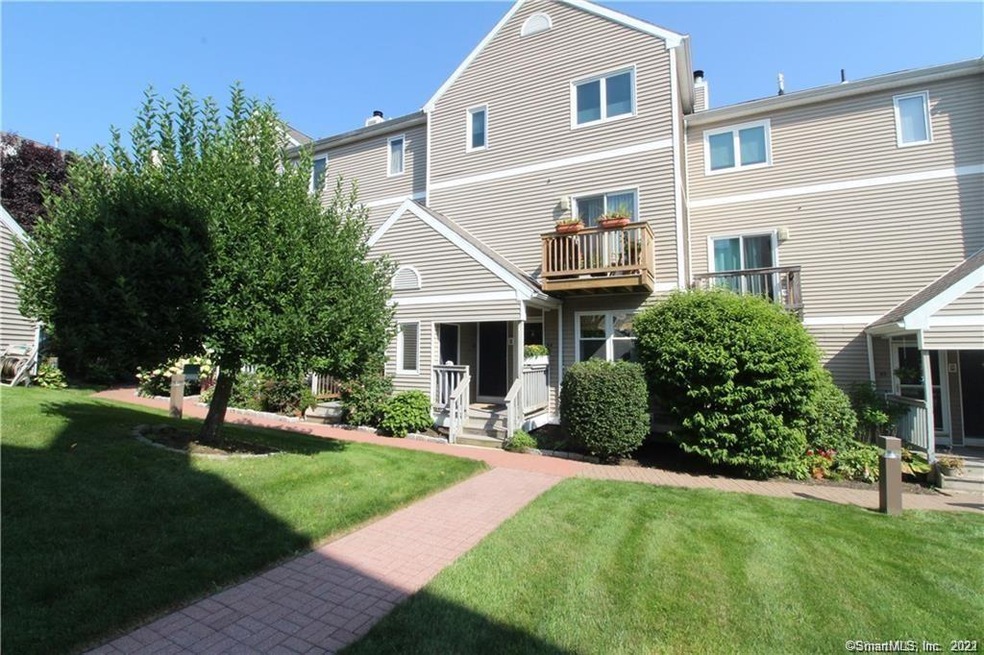 44 Glenrock unit 44, Norwalk, CT 06850 - photo 1