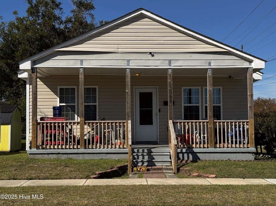 309 N 13th St, Morehead City, NC 28557 - photo 1