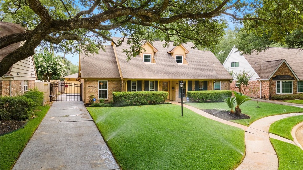 12454 Woodthorpe Ln, Houston, TX 77024 - photo 1