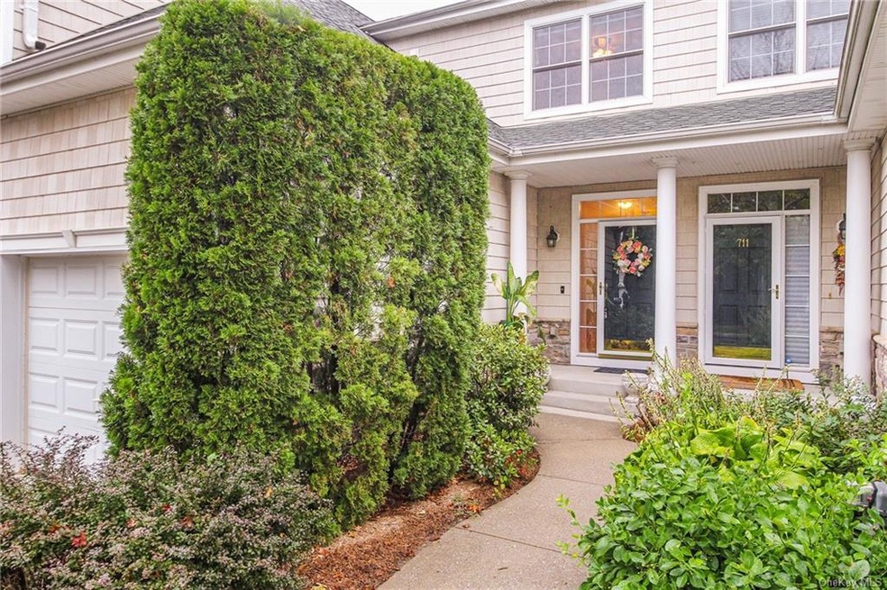 712 Half Moon Bay Dr, Croton-On-hudson, NY 10520 - photo 1