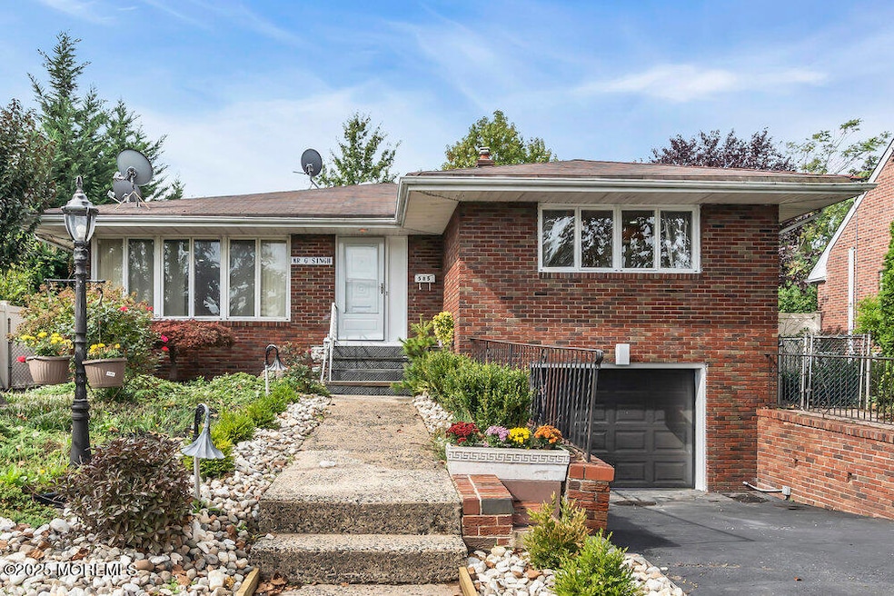 For Sale $700,000 • Co-Listing Agent