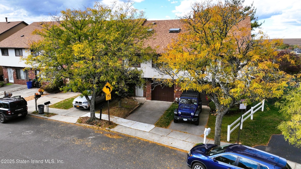 280 Rolling Hill Green, Staten Island, NY 10312 - photo 1