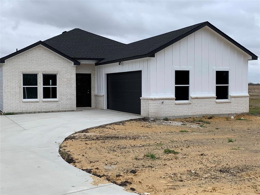 670 S Garrett Ave, Ennis, TX 75119 - photo 1