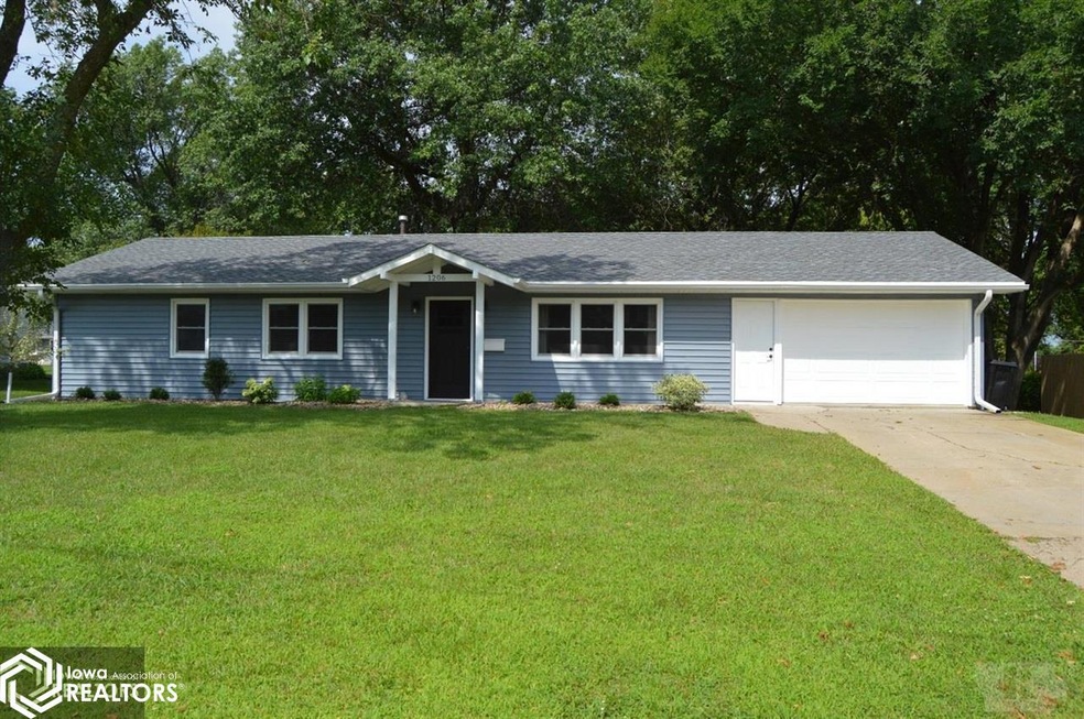 1206 Longman Dr, Shenandoah, IA 51601 - photo 1