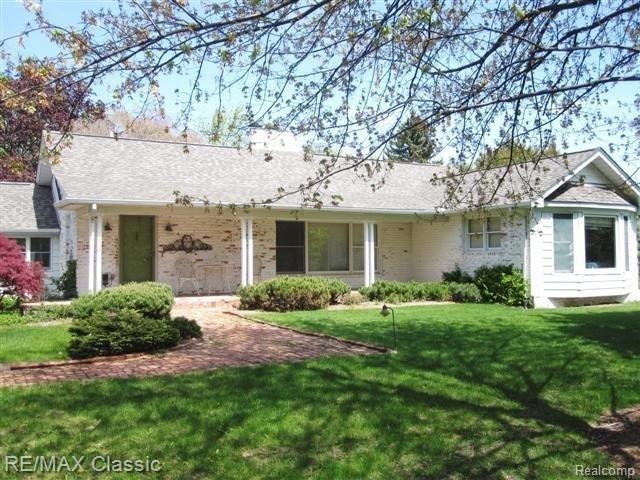 2120 W Long Lake Rd, West Bloomfield, MI 48323 - photo 1