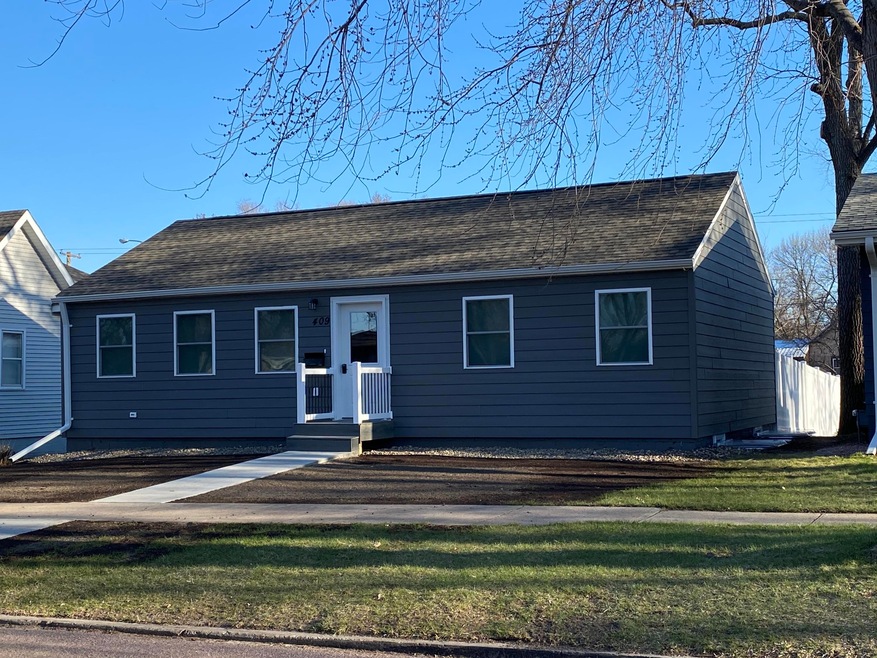 409 W 12th Ave, Mitchell, SD 57301 - photo 1