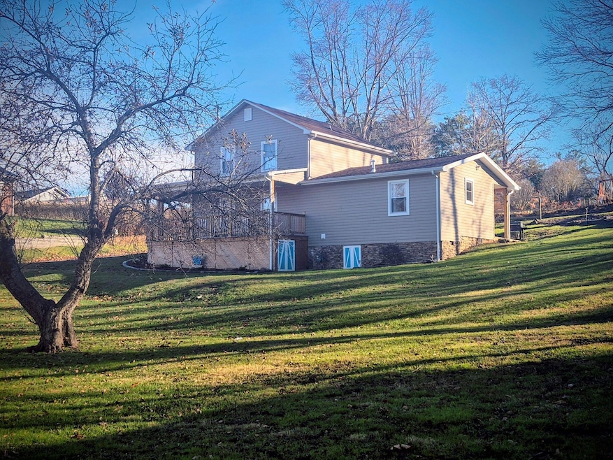 116 Red Star Hill Rd unit 116, Oak Hill, WV 25901 - photo 1