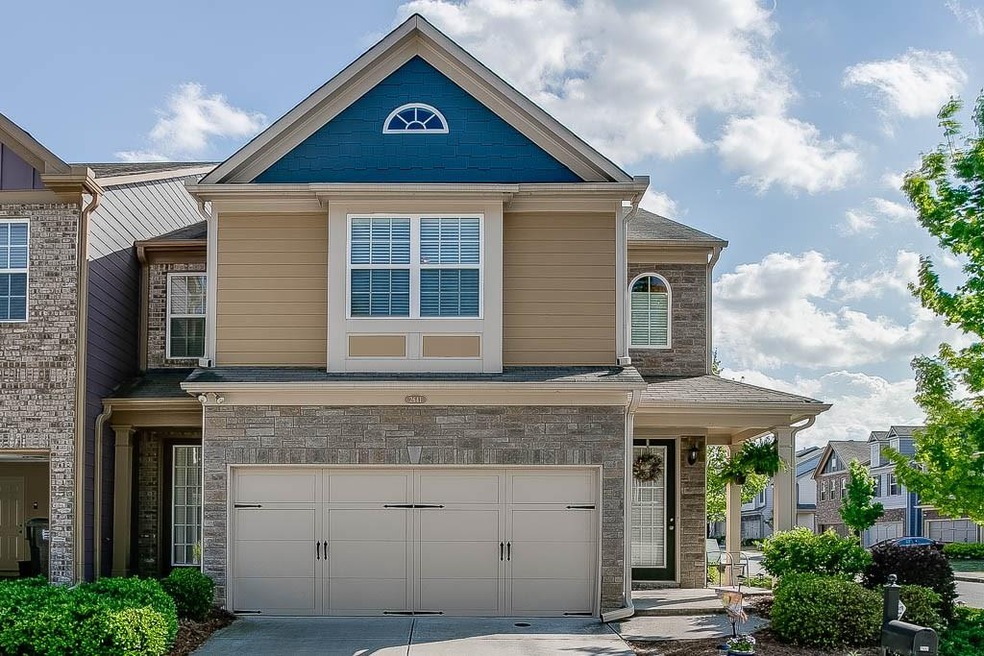 Adorable end unit located in The Carlton at Hamilt