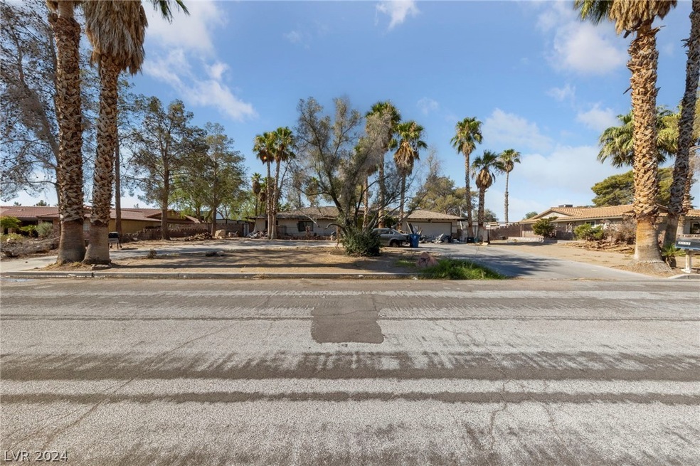 Circular Driveway in Entrance