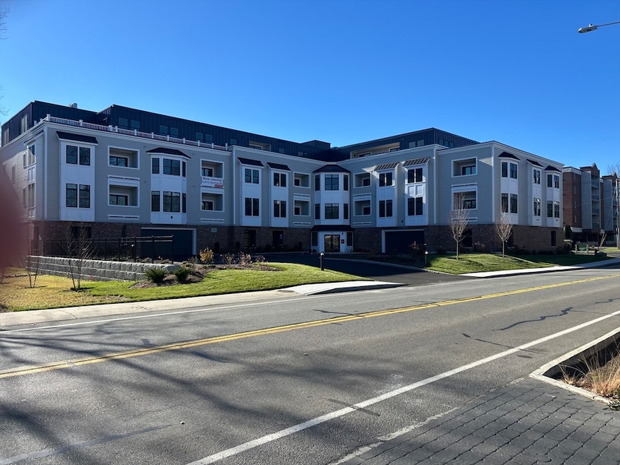 610 Salem St unit 404, Wakefield, MA 01880 - photo 1