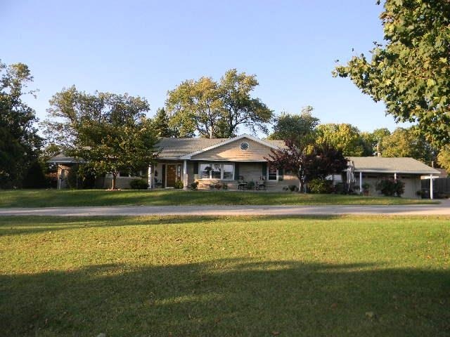 Spacious Ranch across from Golf Course on Westside