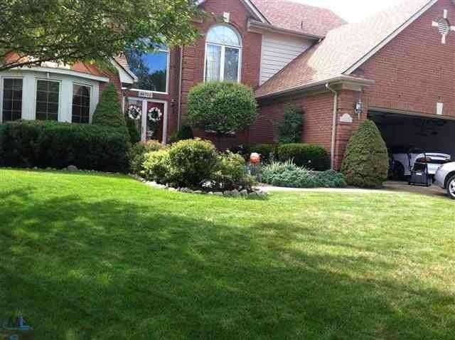 Excellent curb appeal!