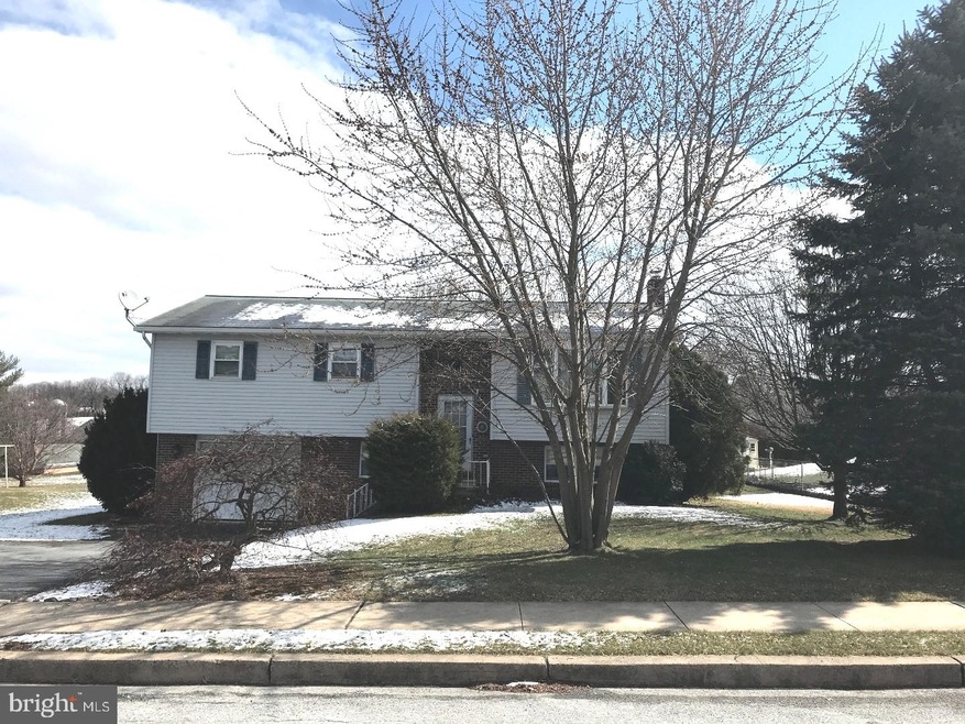 103 N 4th St, Womelsdorf, PA 19567 - photo 1