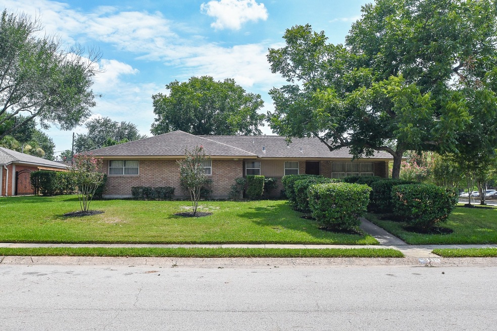 6335 Wynnwood Ln, Houston, TX 77008 - photo 1