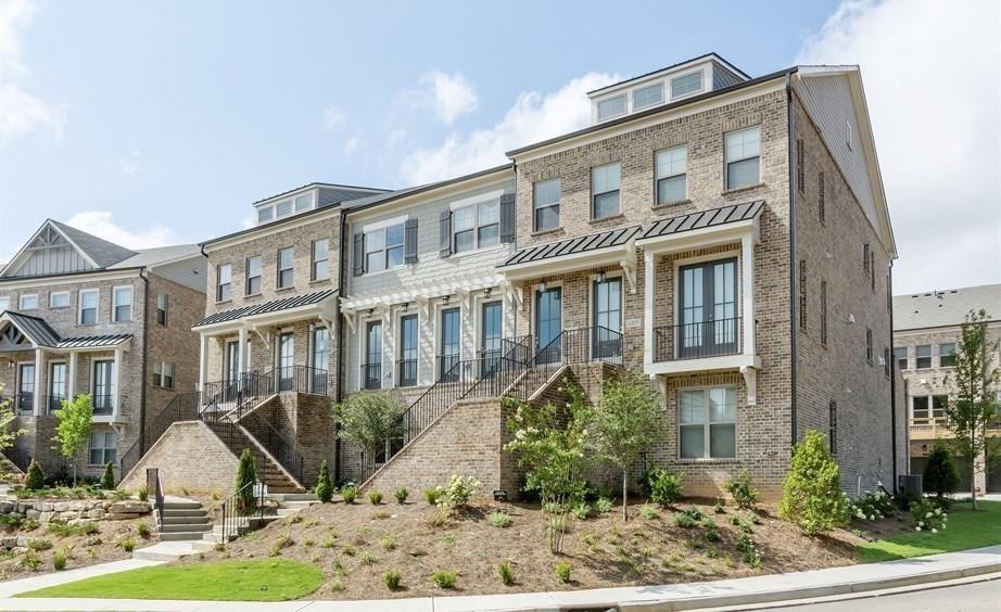 Welcome home to this stunning townhome in Park at 