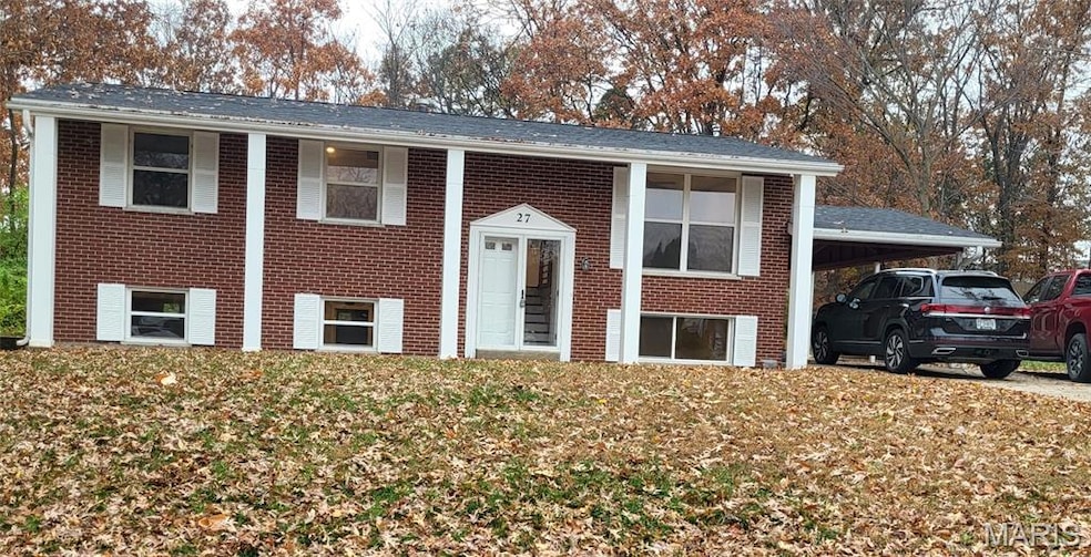 27 Laura Dr, Saint Peters, MO 63376 - photo 1