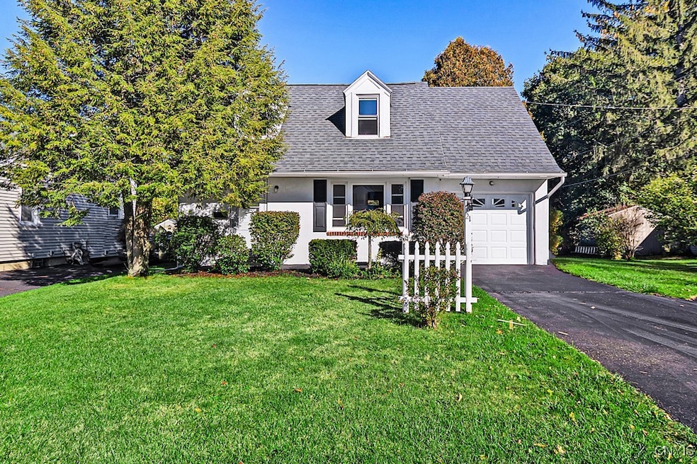 21 Hara Crescent, New Hartford, NY 13413 - photo 1