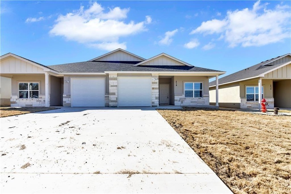 561 County Road 306 unit B, Jarrell, TX 76537 - photo 1