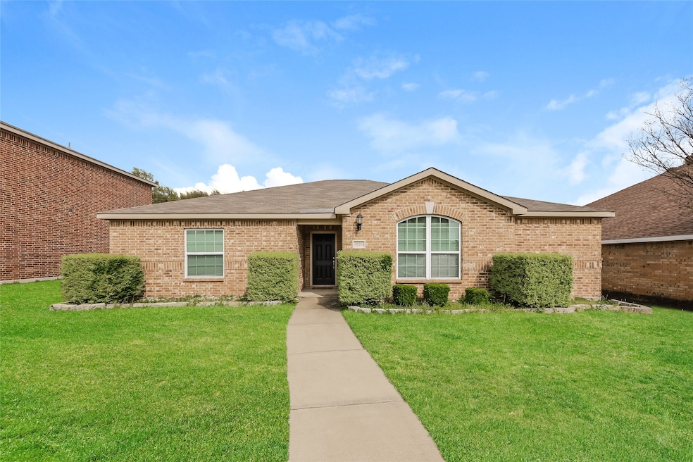 1026 Barrymore Ln, Duncanville, TX 75137 - photo 1