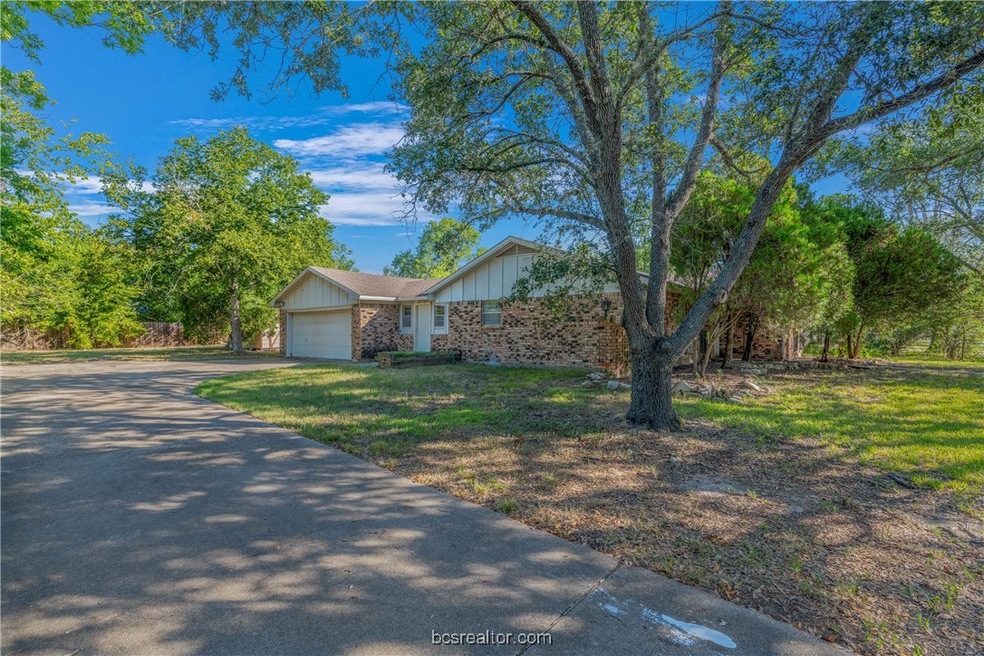 1219 S Ridgefield Cir, College Station, TX 77840 - photo 1