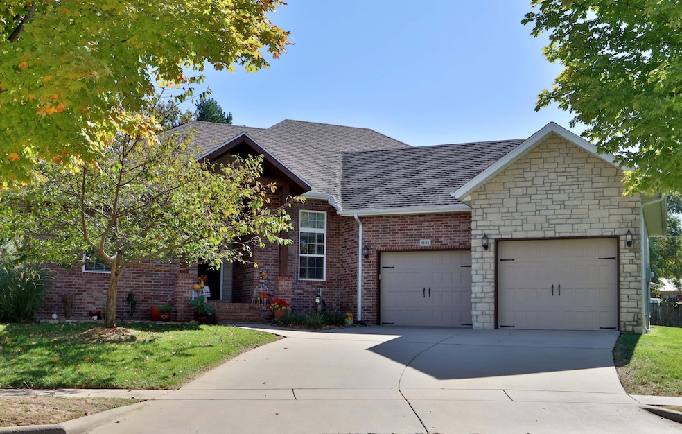 1102 N Arlington, Nixa, MO 65714 - photo 1