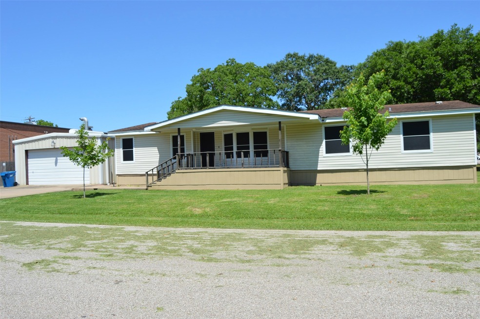 1308 Smith St, Waller, TX 77484 - photo 1