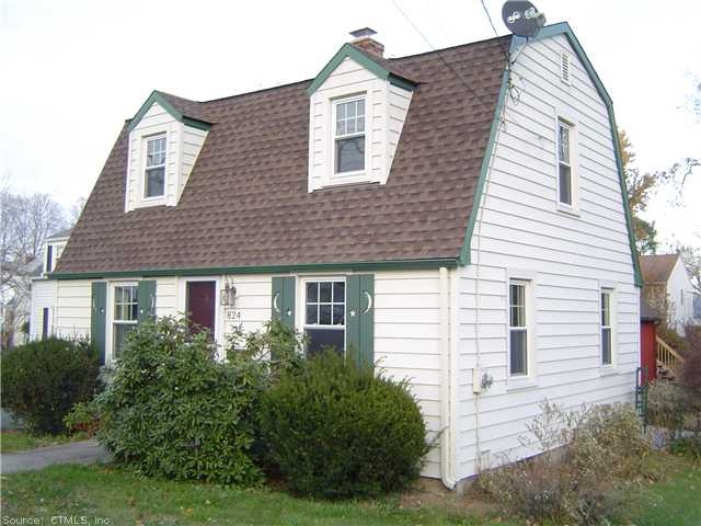 824 Quaker Ln S, West Hartford, CT 06110 - photo 1