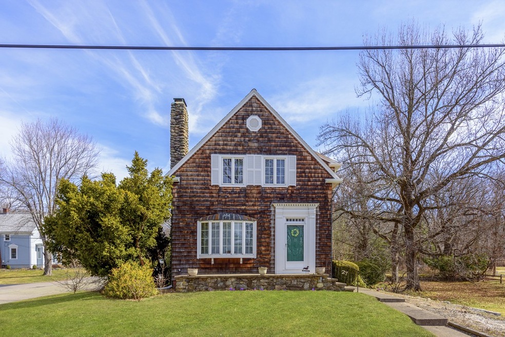27 Pleasant St, Plainville, MA 02762 - photo 1