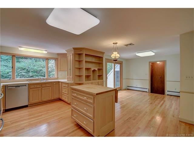 205 Bell St, Glastonbury, CT 06033 - photo 1