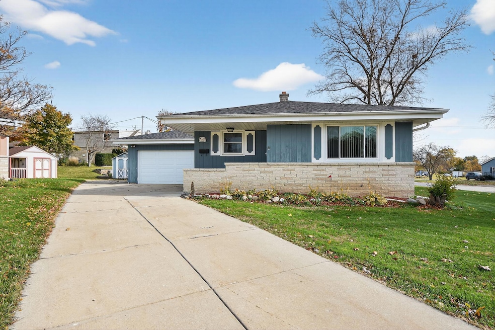 W180N8502 Pineview Court