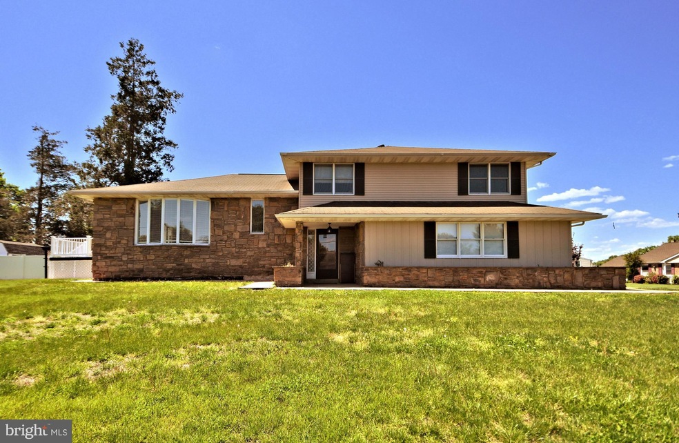 920 Jeffrey Dr, Southampton, PA 18966 - photo 1