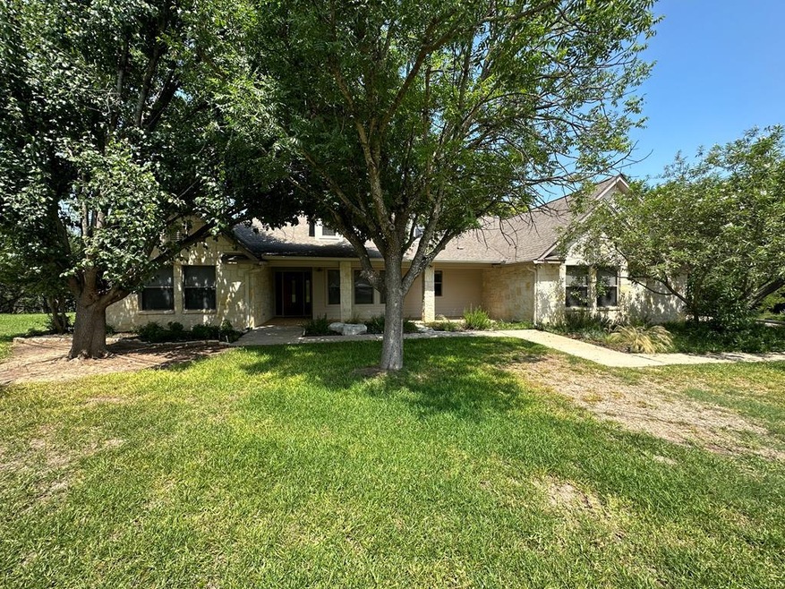 2012 Woodway Ct, Fredericksburg, TX 78624 - photo 1