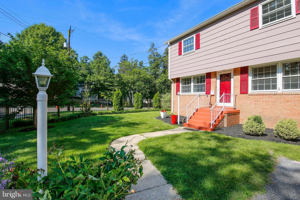 2 Burket Ct, Silver Spring, MD 20910 - photo 1