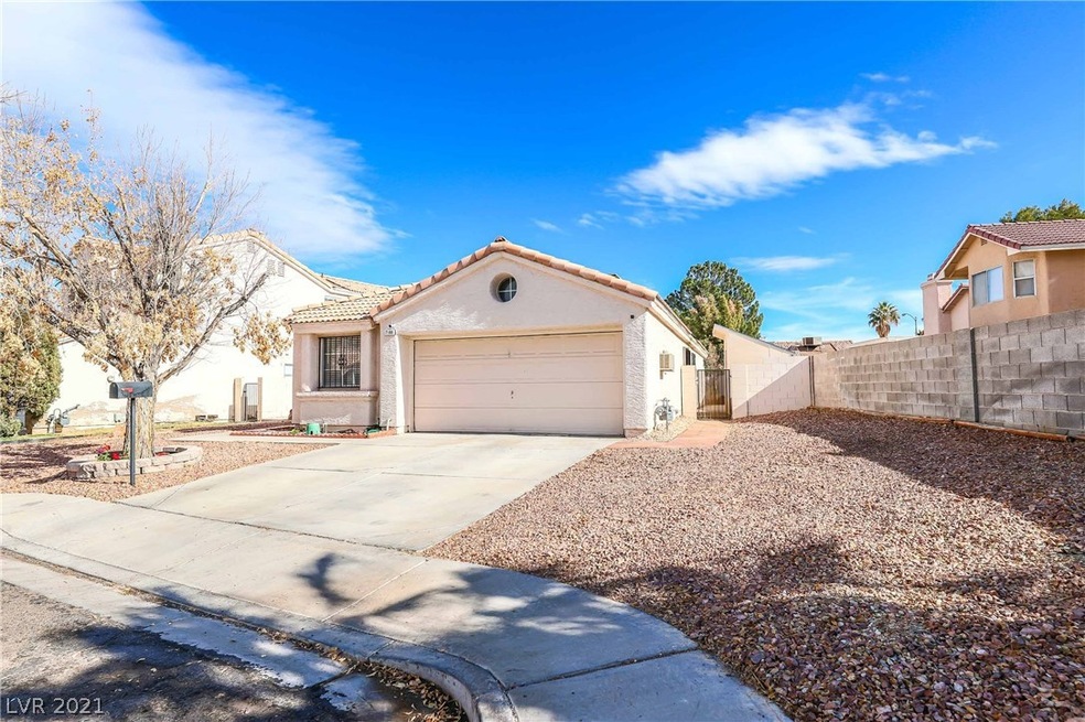 FRONT EXTERIOR OF HOME WITH LONG DRIVEWAY