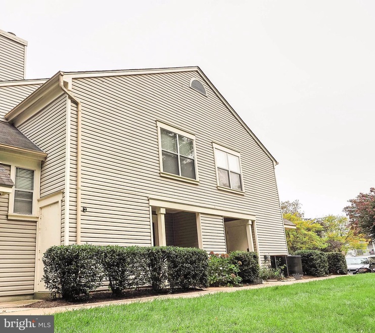 5827 Orchard Hill Ct unit 5827, Clifton, VA 20124 - photo 1