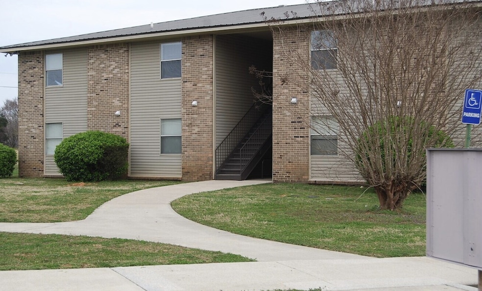 Greenridge Apartments, Elkmont, AL 35620 - photo 1