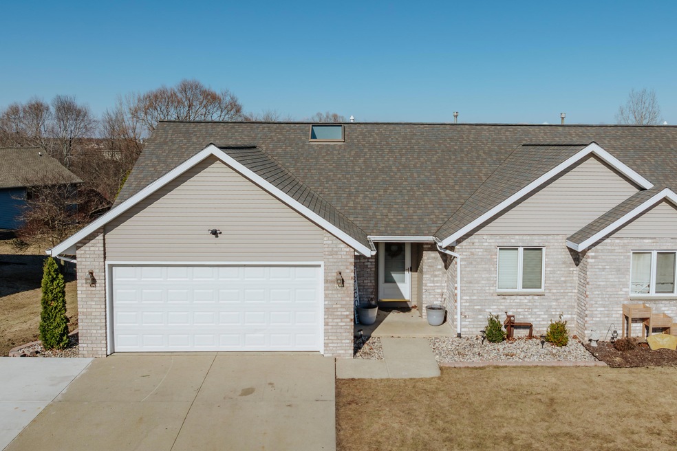 930 Esslink Ln, Cedar Grove, WI 53013 - photo 1